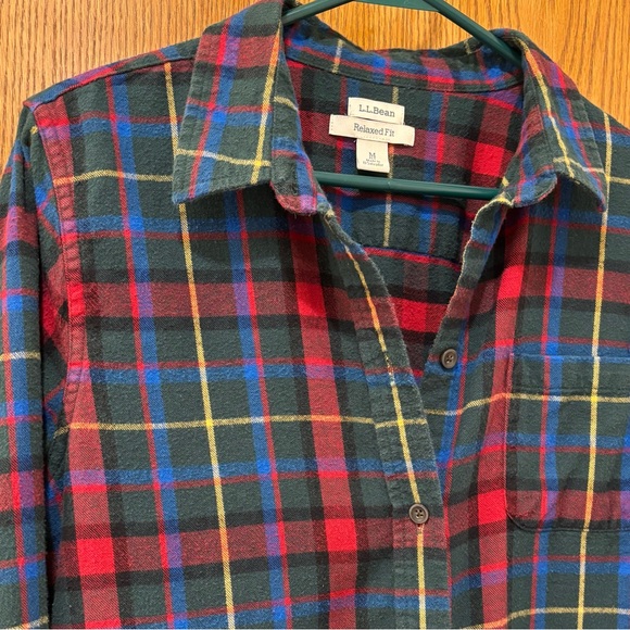 L.L. Bean flannel relaxed fit Scotch plaid button down, medium - Picture 3 of 9